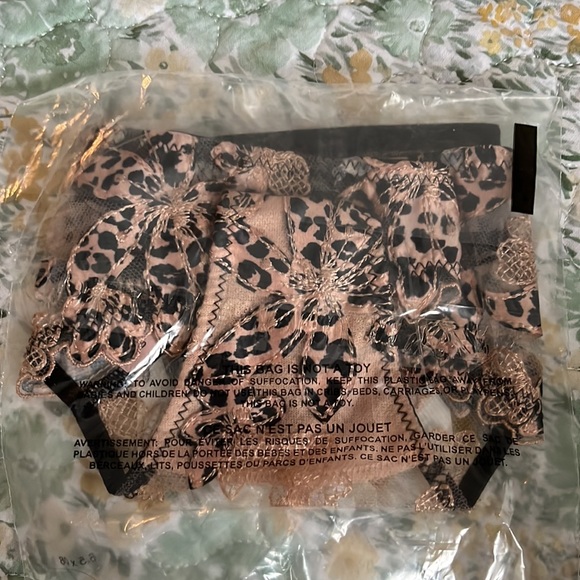 Victoria's Secret Very Sexy Floral Embroidered Thong Panty, M - Picture 5 of 5